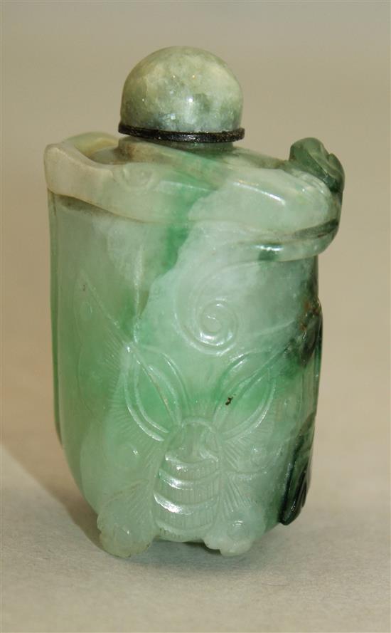 A Chinese jadeite gourd and butterfly snuff bottle, 1800-1900, Richards no. 252, minor chip